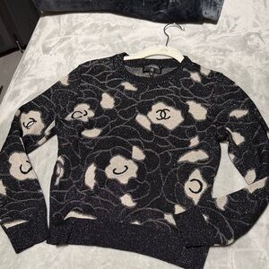 CHANEL Black and Cream Patterned Sweater